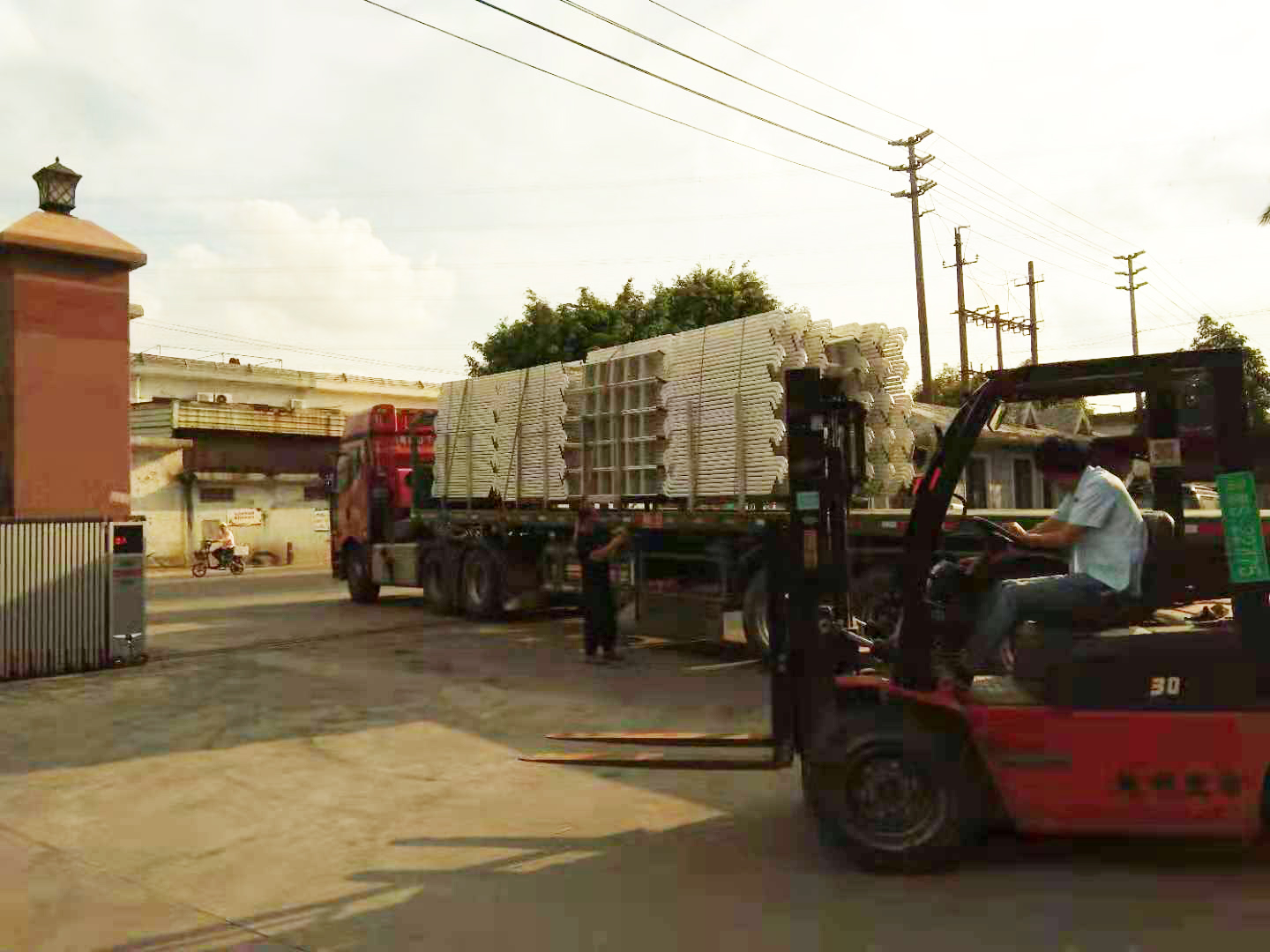 鐵床出貨的場景 鐵床出貨的場景