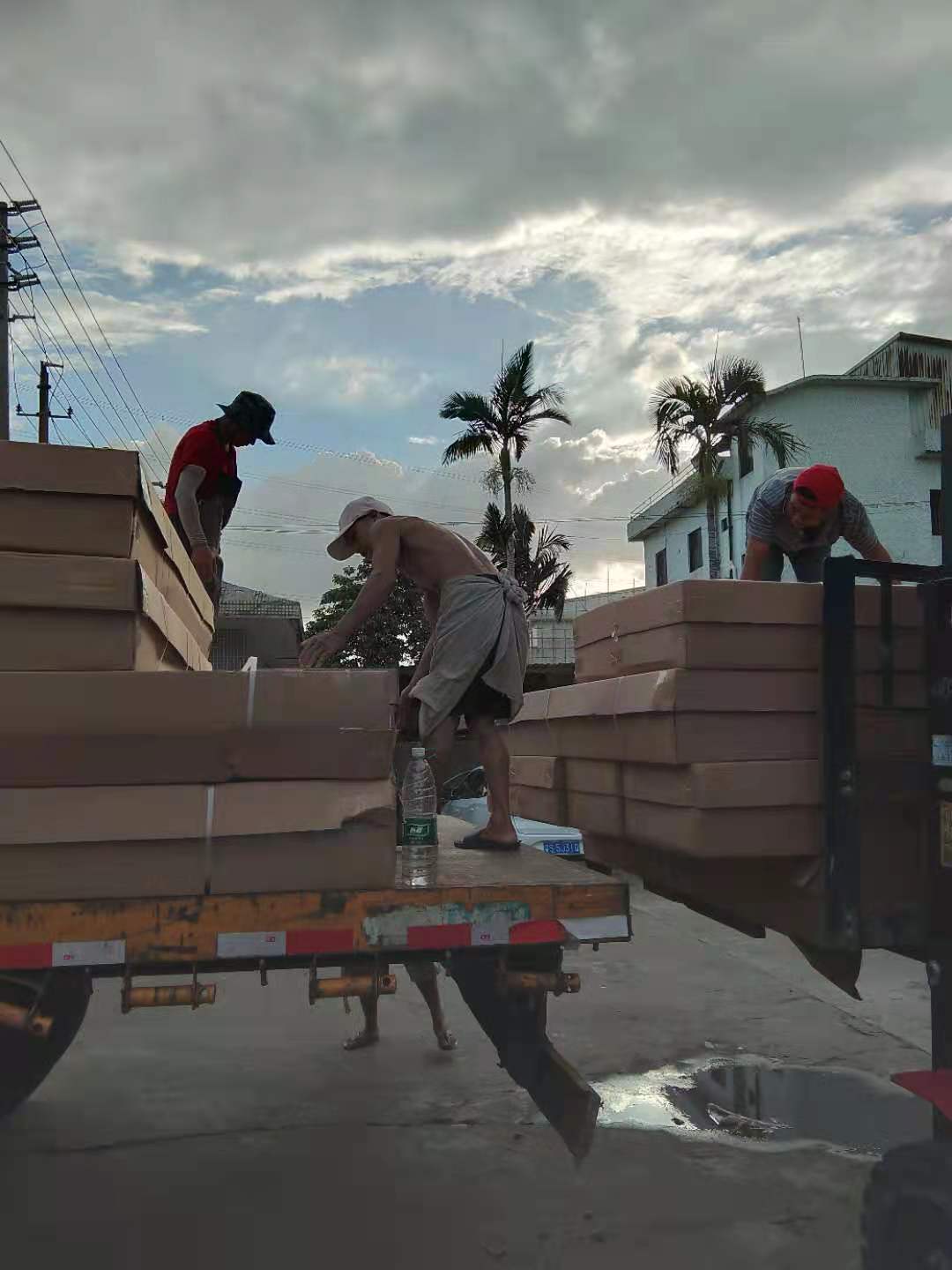 找鐵床批發(fā)，不如找廠家