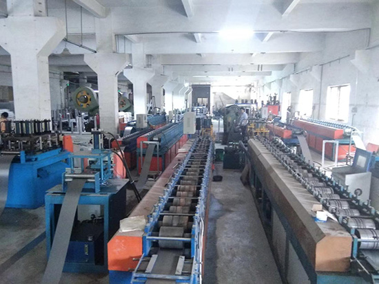 你見過(guò)鐵架床生產(chǎn)車間嗎？