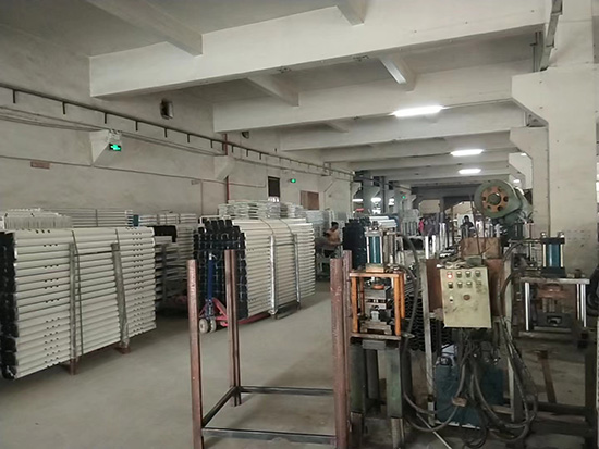 你見過(guò)鐵架床生產(chǎn)車間嗎？