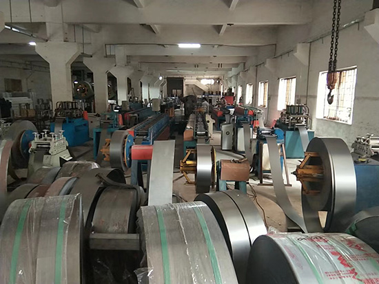 你見過(guò)鐵架床生產(chǎn)車間嗎？