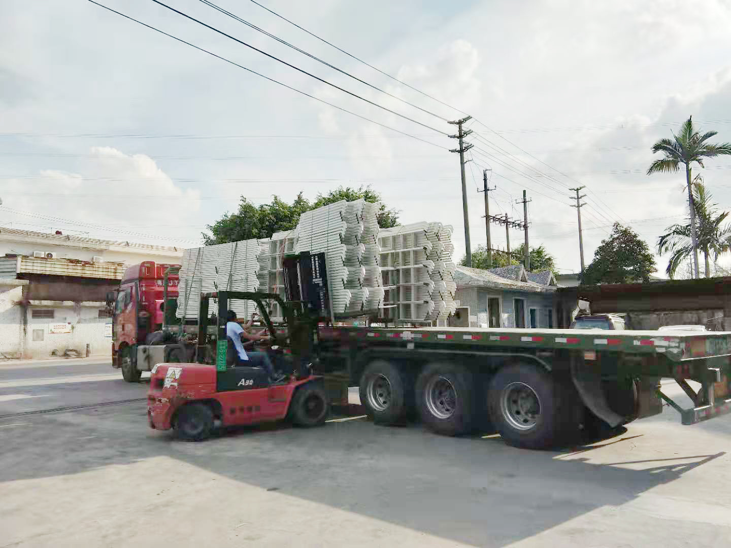 生產(chǎn)上下鋪鐵床廠家如何發(fā)貨？